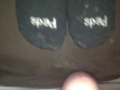 Cumming on dirty black peds socks