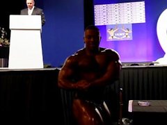 musclebull guest posing
