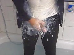 Wet Messy Pee Cum im Anzug