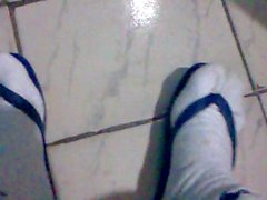 Chinelo Havaianas top azul com meias