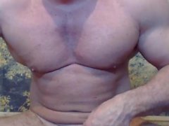 Romanian Bodybuilder Cums on Cam Big Load