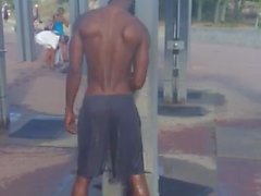 Str8 freeballing in beach shower